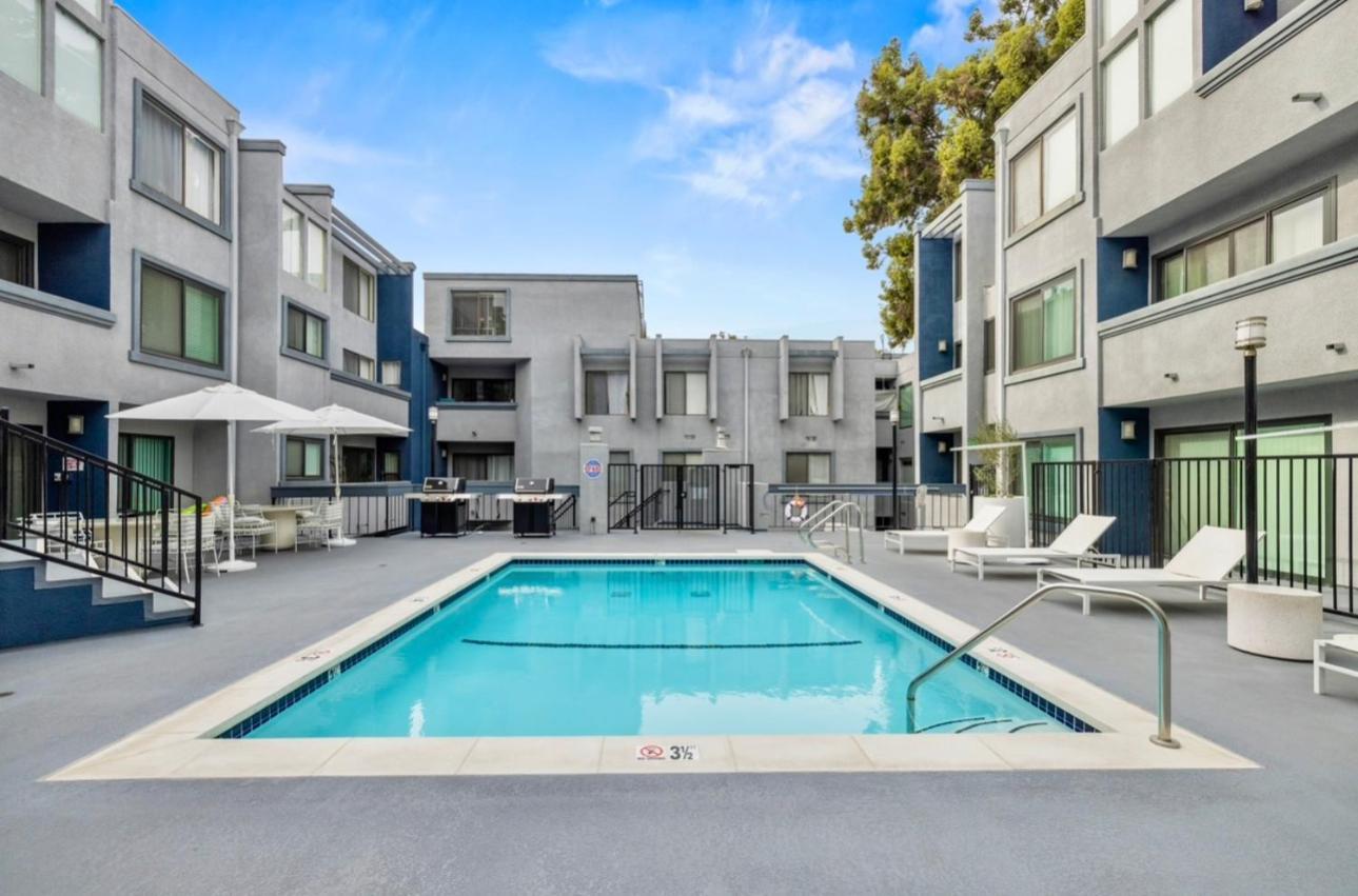 Elegant Hollywood Retreat - Spacious 2Br 2Ba Condo With Resort-Style Amenities Los Angeles Exteriér fotografie